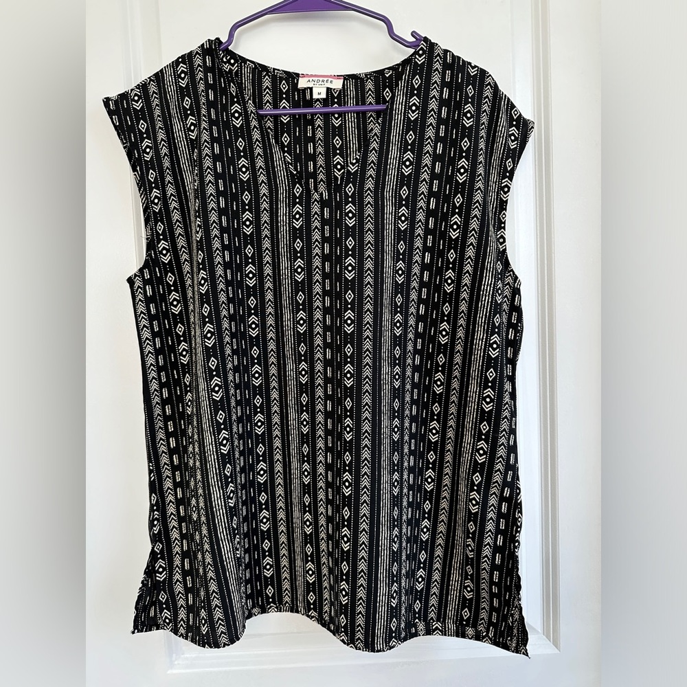 Andree by Unit Aztec Tribal Print Sleeveless Black Top Size M
